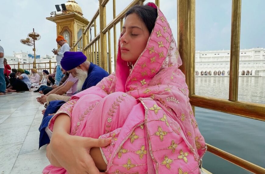Golden Moments at the Golden Temple: Isha Malviya’s Serene Visit to Amritsar’s Spiritual Heart